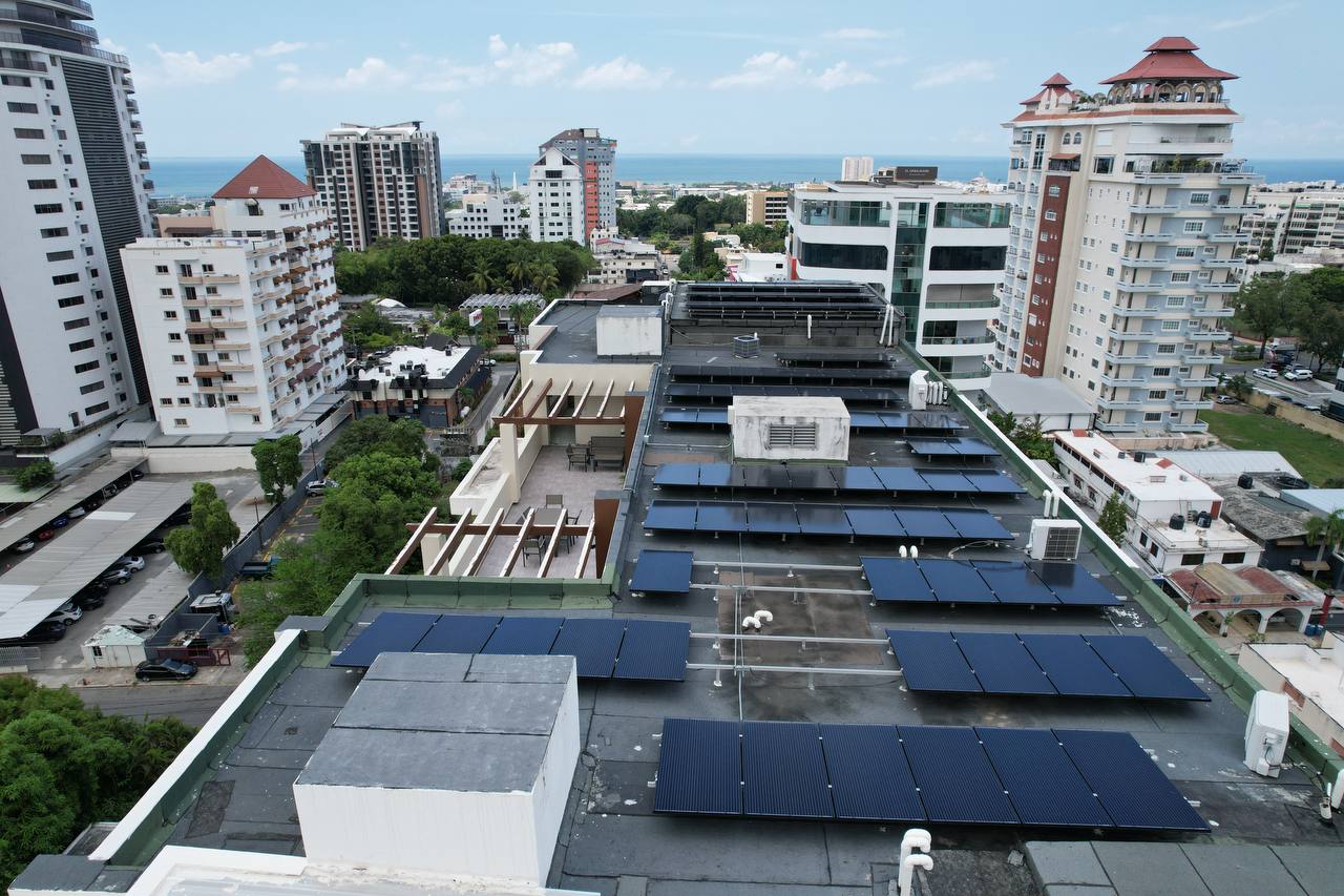 Proyecto Pionero de Energía Solar para Torres Residenciales con Edesur Dominicana